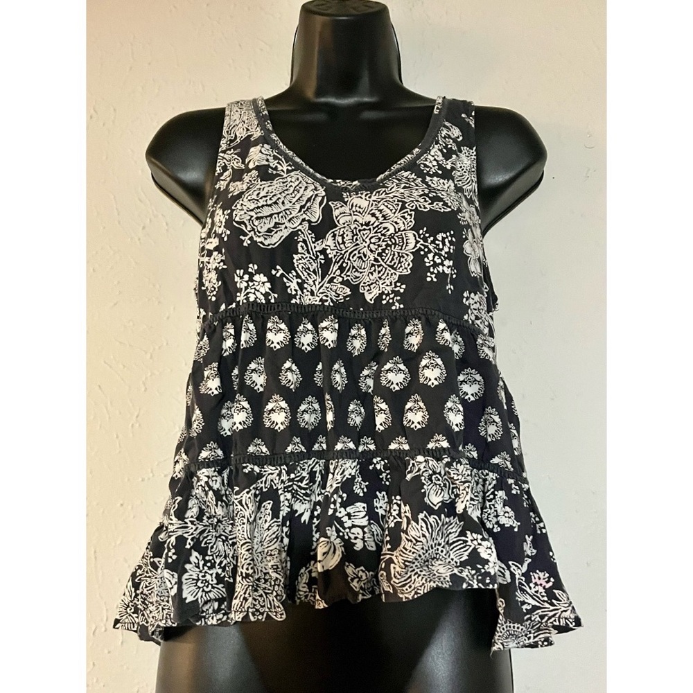 American Eagle ruffle Tank Black and White Crop